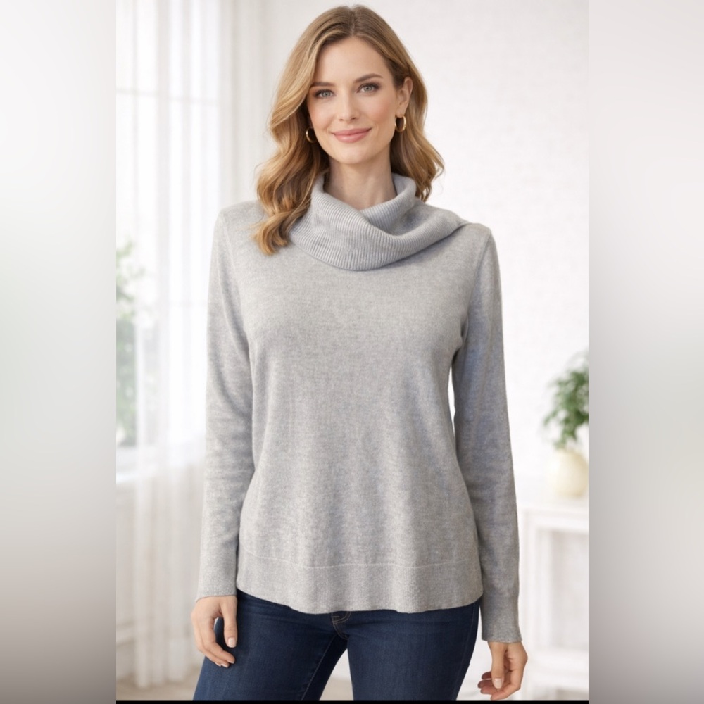 Talbots Sweater M Medium Silver Shimmer Merino Wool Turtleneck Long Sleeve
